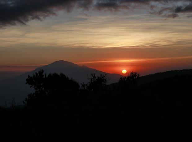 Sicht auf Mt Meru von Kilimanjaro Machame Sicht auf Mt Meru von Kilimanjaro Machame